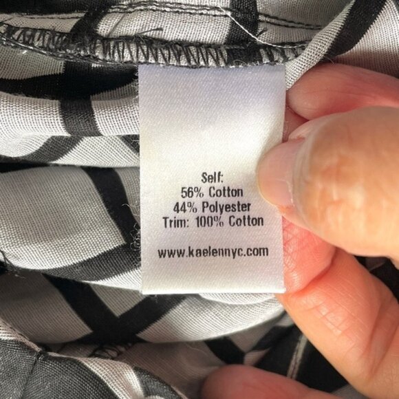 Kaelen NYC Black White Grid Pattern Cropped Pants - 4 - Picture 9 of 13